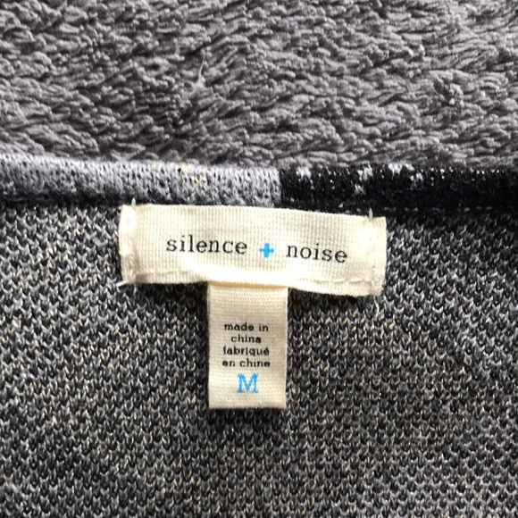 Silence + Noise crop top - Picture 3 of 3